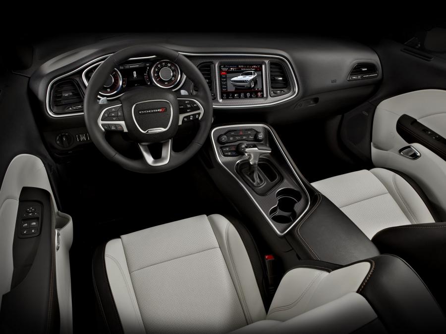  Dodge Challenger R/T Shaker 2015 года  (фото 10 из 54)